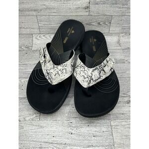 Clarks Cloudsteppers Womens Flip Flop Sandals Snake Print Thong Comfort Size 8M